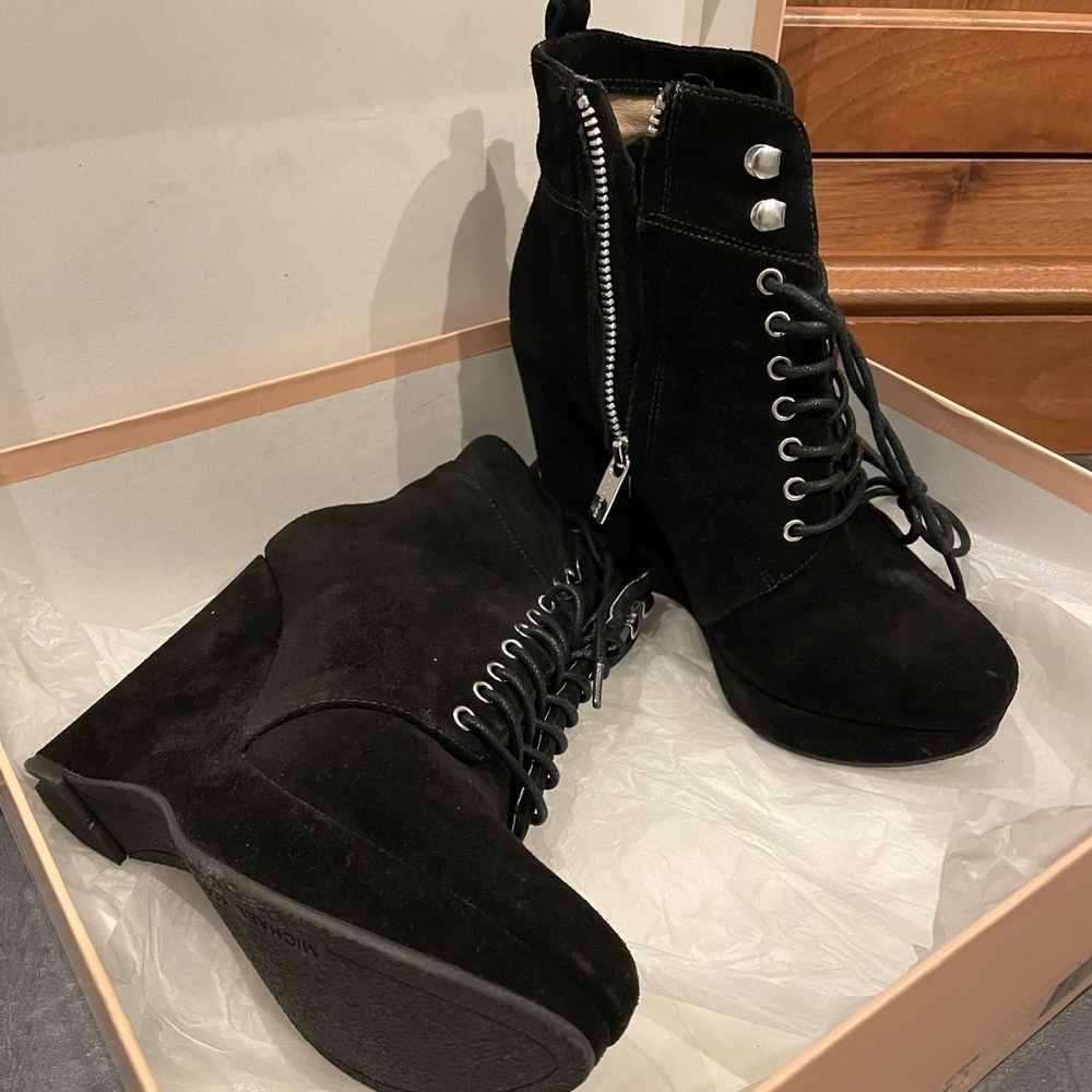 Michael Kors Jada Ankle Boot in Suede. SIZE 6.5